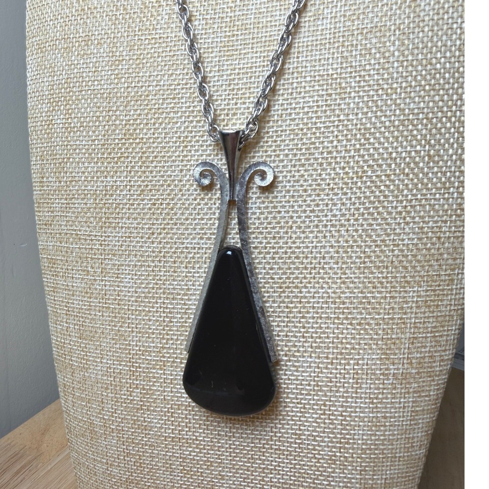 Avon Silver Tone Black Lucite Teardrop Pendant Necklace Vintage 70s MCM Scroll